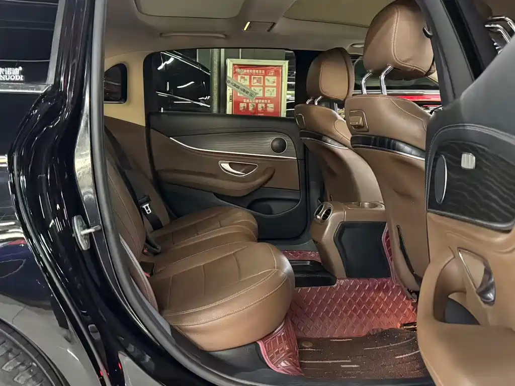 Mercedes-Benz E-Class — миниатюра 7