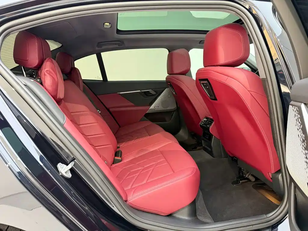 BMW 5 Series — миниатюра 15
