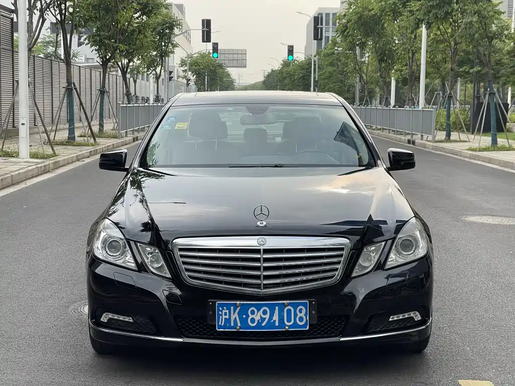 Mercedes-Benz E-Class — миниатюра 2