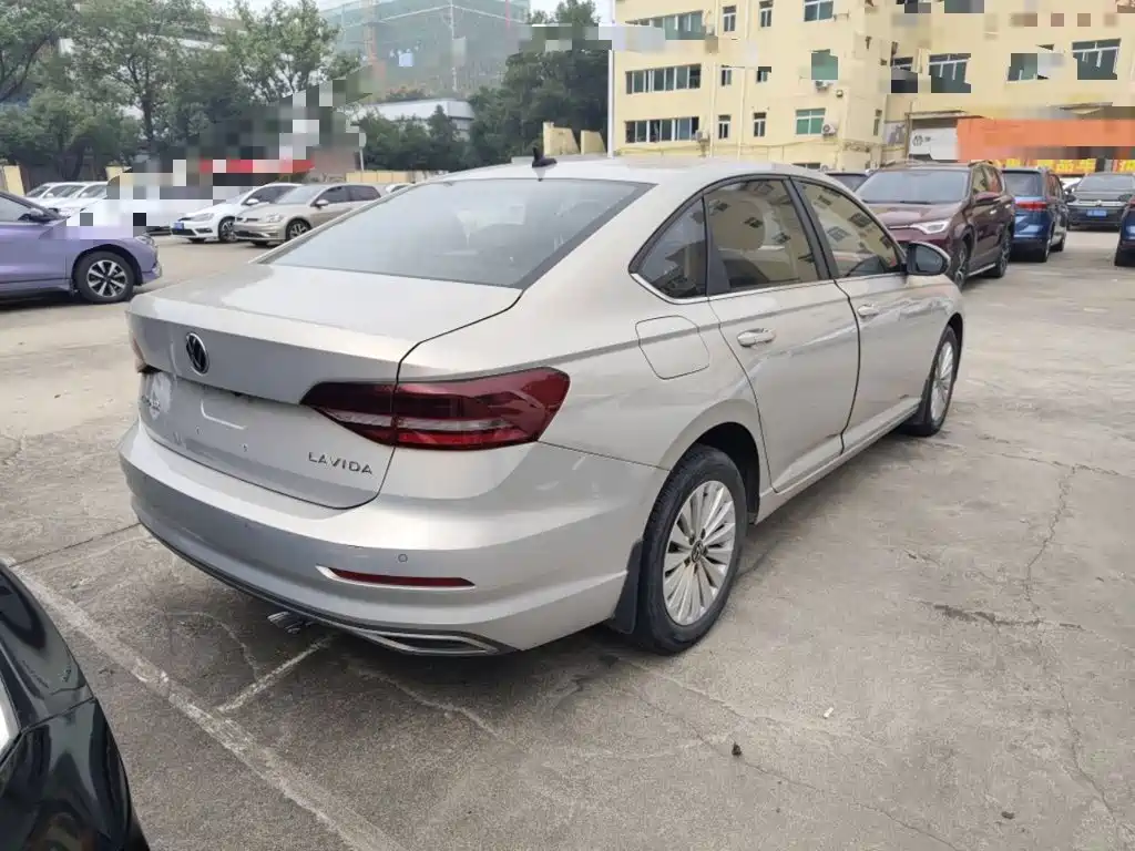 Volkswagen Lavida — миниатюра 9