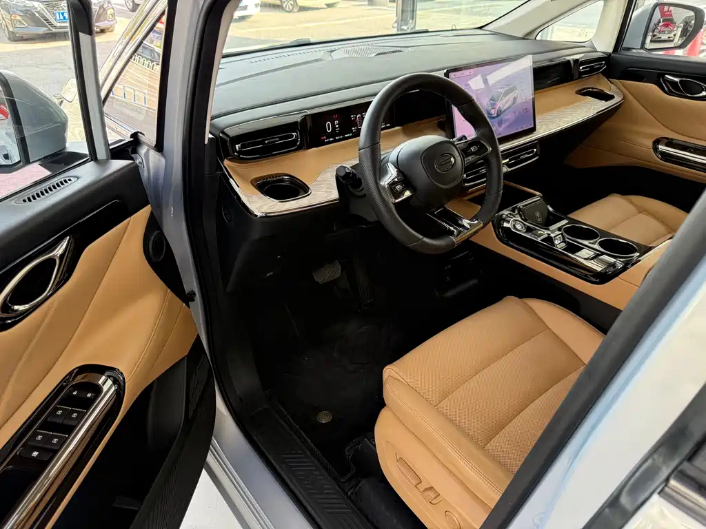 GAC Motor Trumpchi E8 PHEV — миниатюра 4