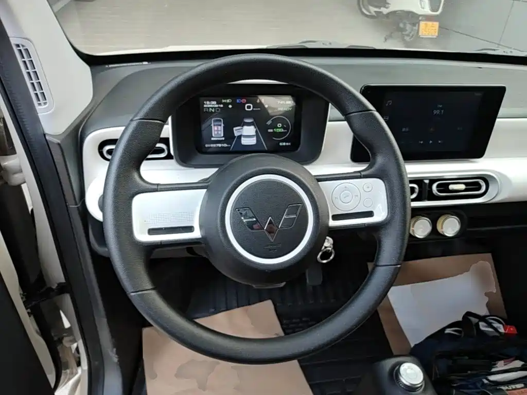 Wuling MINIEV — миниатюра 11