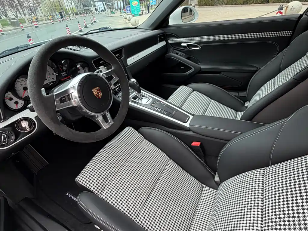 Porsche 911 2015 Carrera S 3.8L Martini
