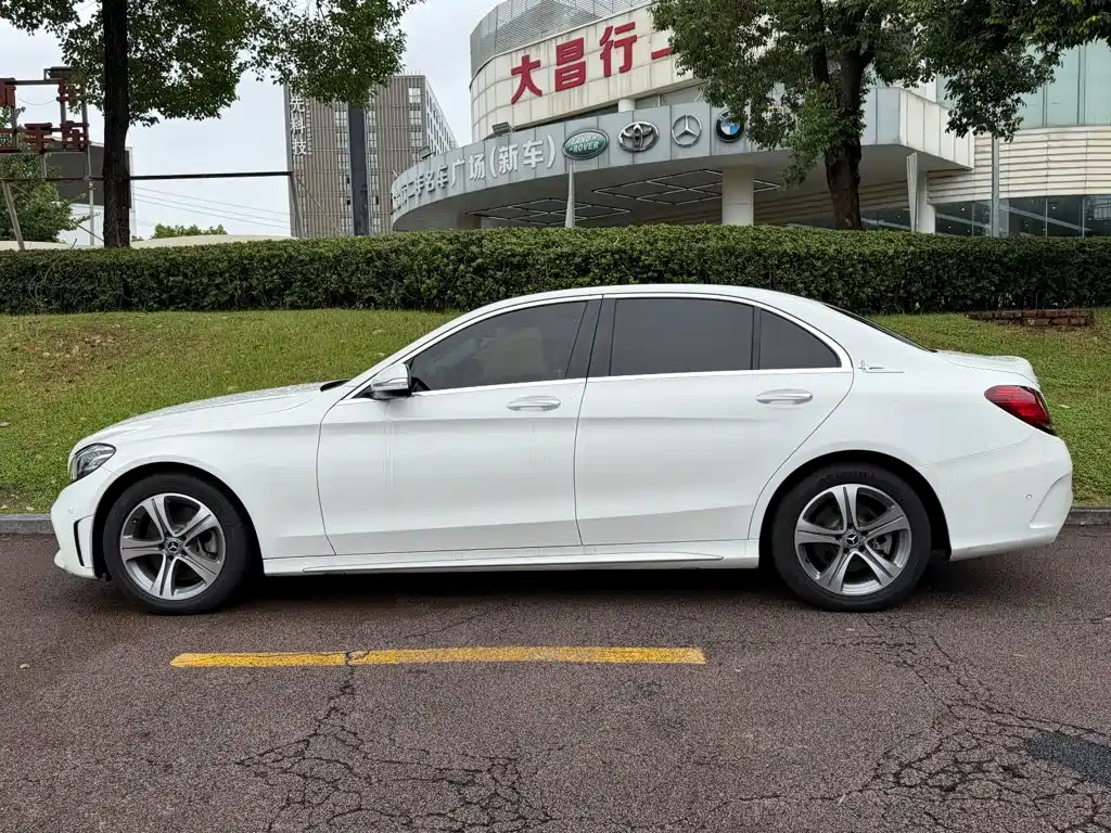 Mercedes-Benz C-Class — миниатюра 3