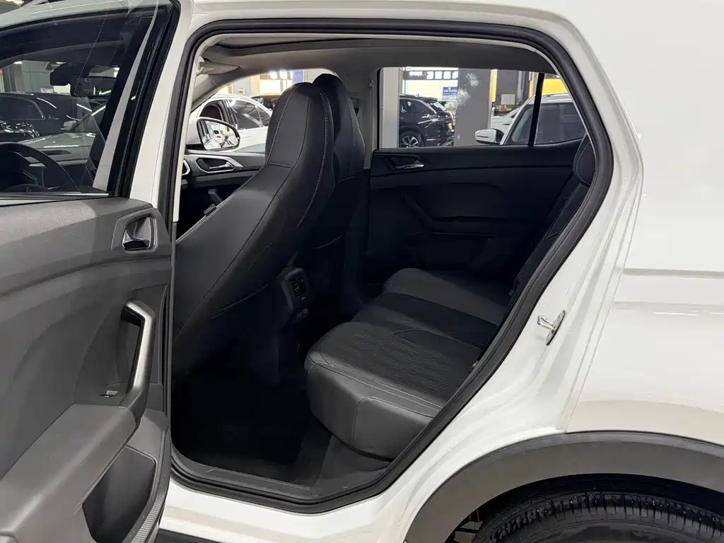 Volkswagen T-Cross - фото 11