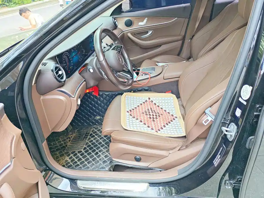 Mercedes-Benz E-Class — миниатюра 9
