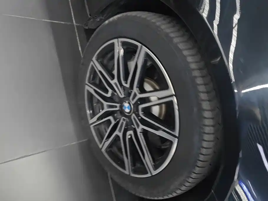 BMW 5 Series New Energy — миниатюра 6
