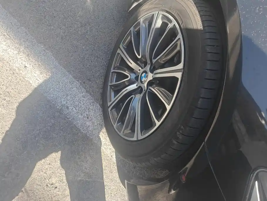 BMW 5 Series — миниатюра 6
