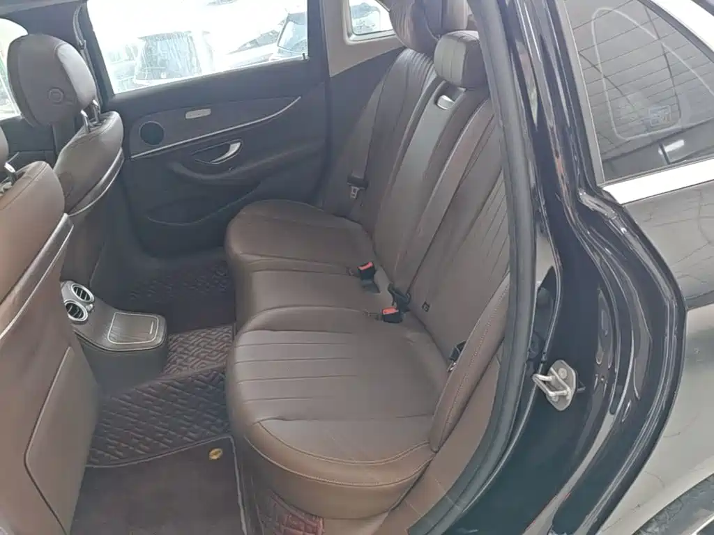 Mercedes-Benz E-Class — миниатюра 17