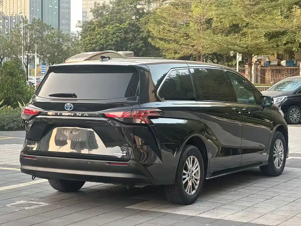 TOYOTA SIENNA
