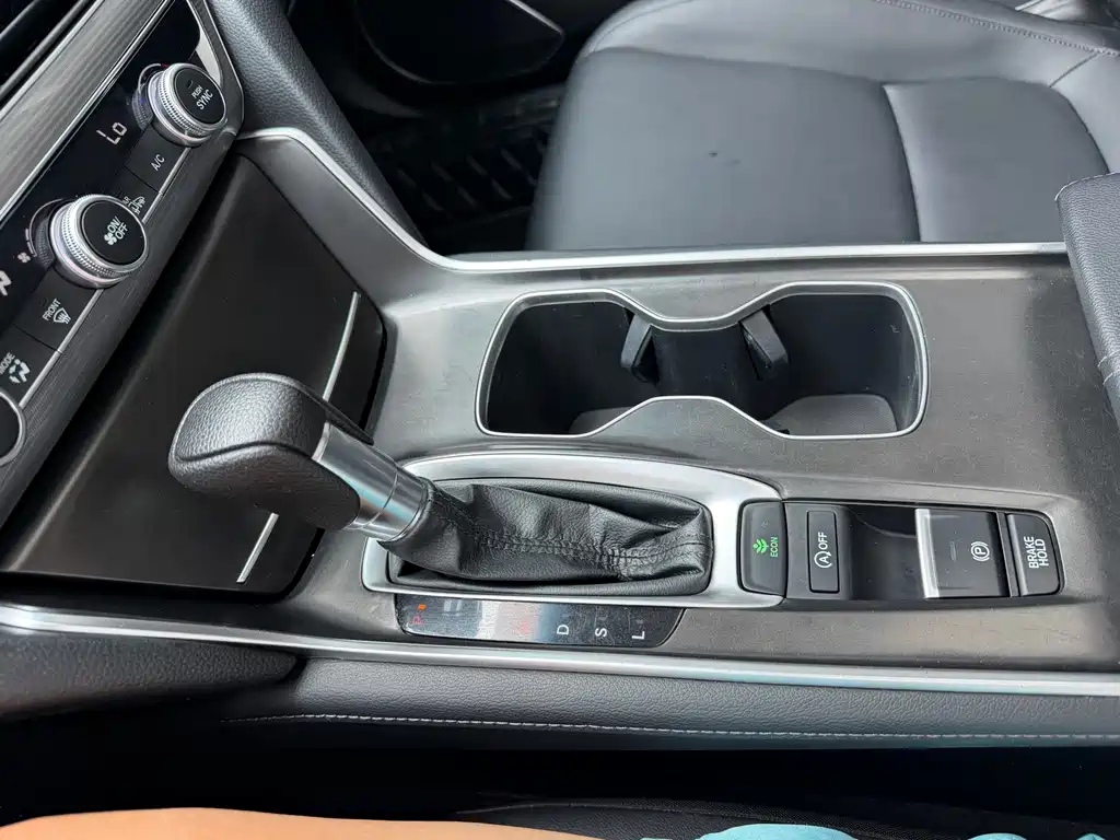 Honda Accord — миниатюра 17