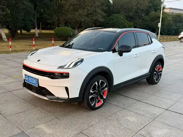 2022 Lynk & Co 06