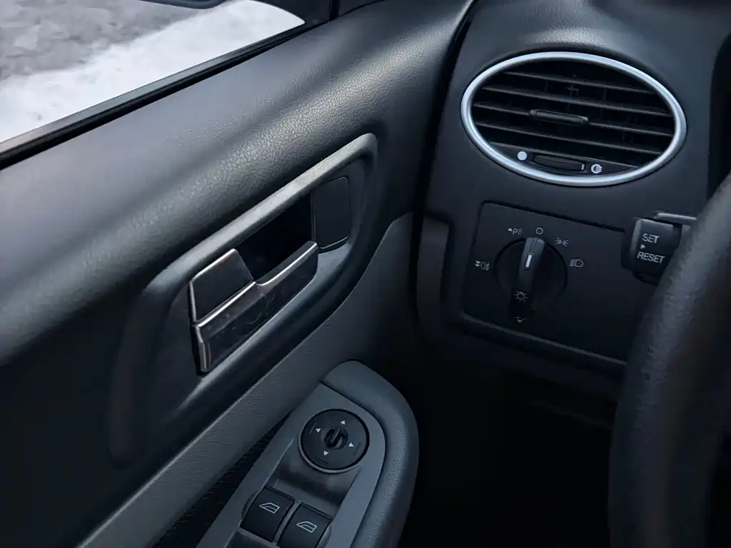 Ford Focus — миниатюра 18
