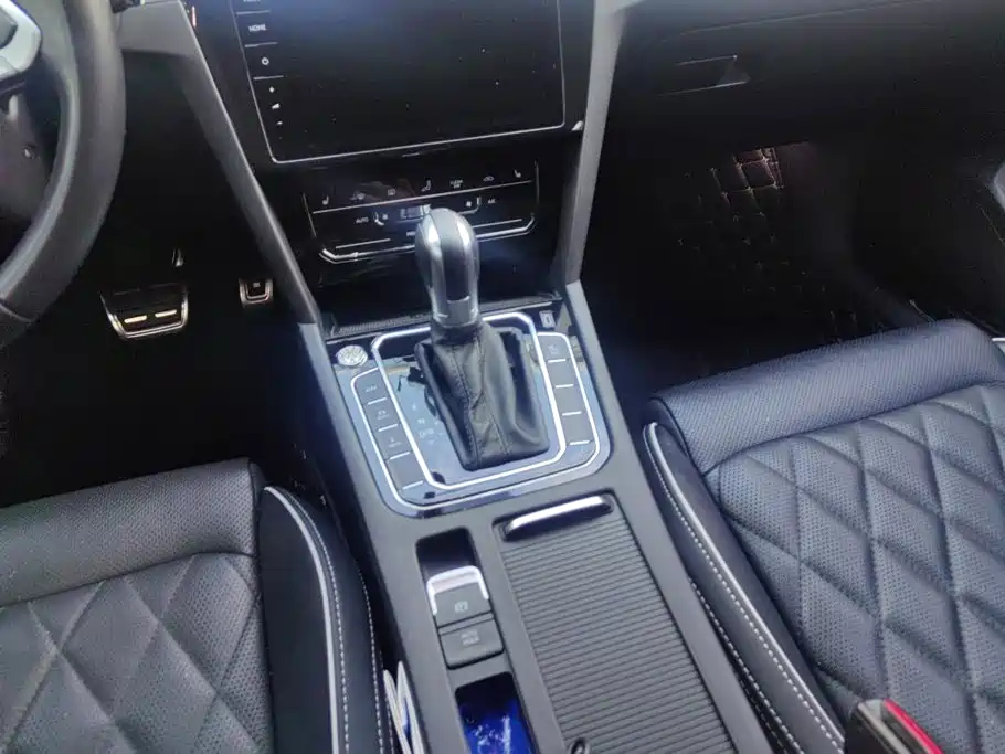 Volkswagen Magotan PHEV — миниатюра 16