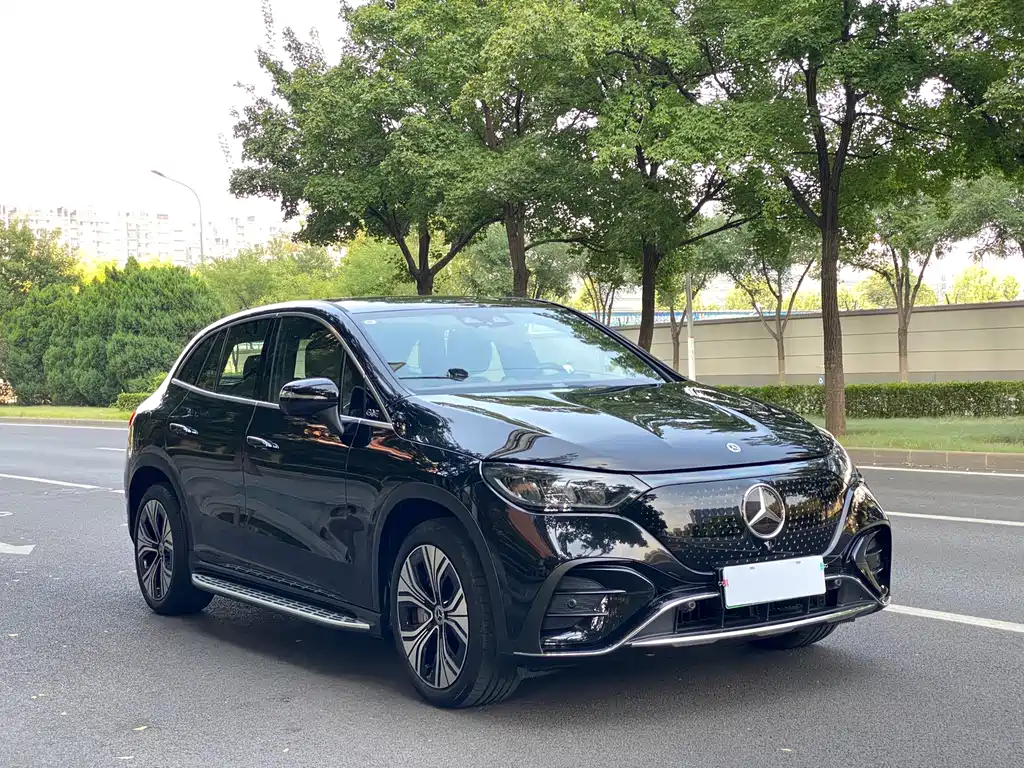 Mercedes-Benz EQE SUV — миниатюра 14