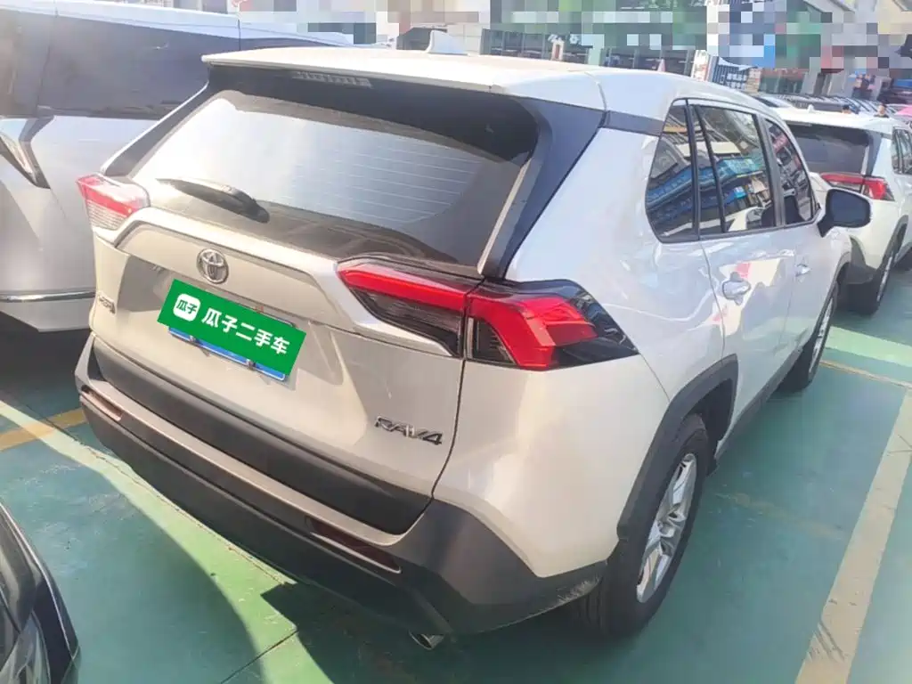 Toyota RAV4 — миниатюра 7