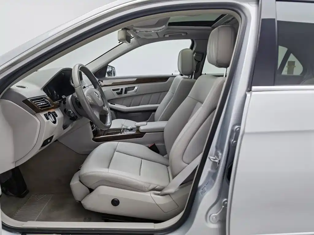 Mercedes-Benz E-Class — миниатюра 10
