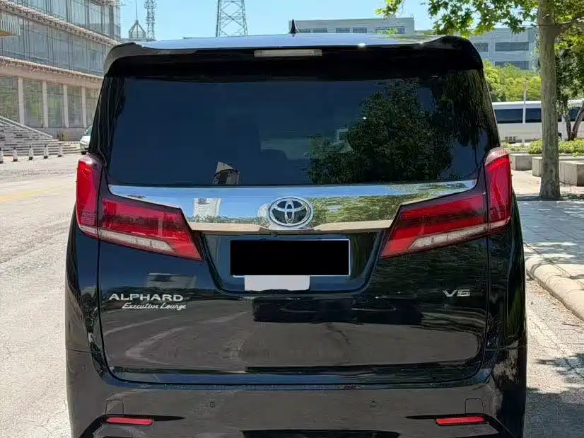 Toyota Alphard — миниатюра 6
