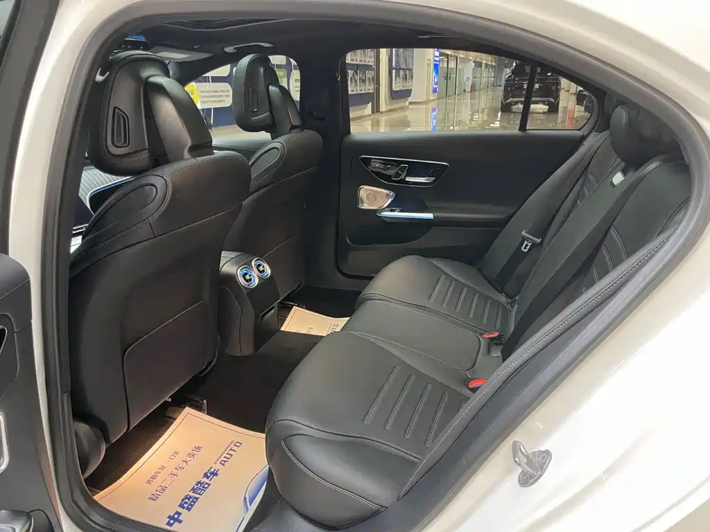 Mercedes-Benz C-Class — миниатюра 10