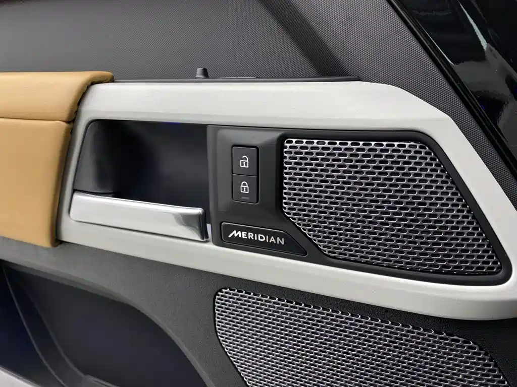 Land Rover Defender — миниатюра 34