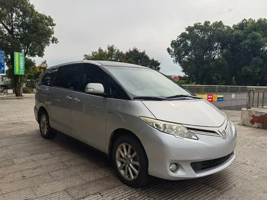 Toyota Previa — миниатюра 3