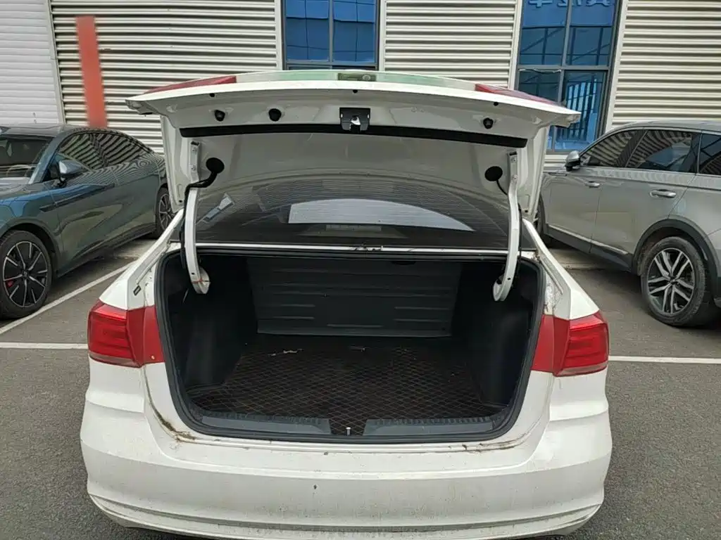 Volkswagen Santana — миниатюра 19