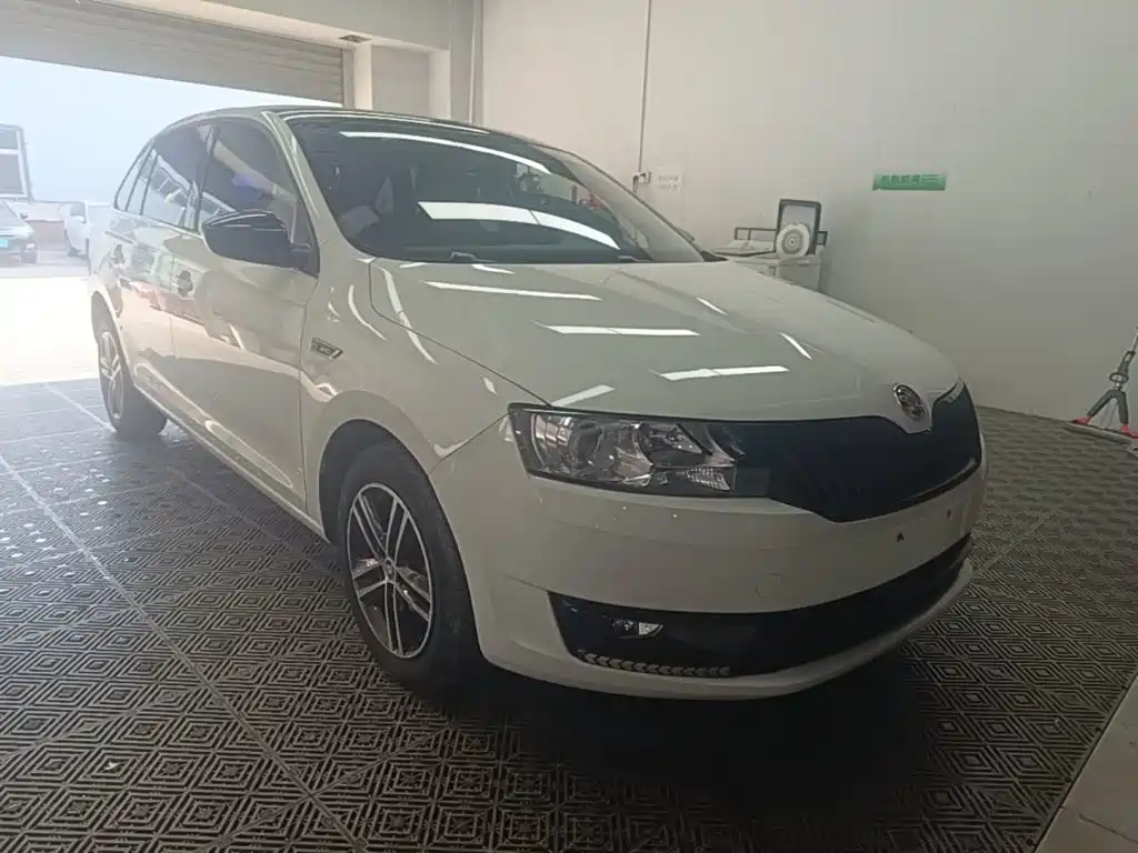 Skoda Rapid Spaceback — миниатюра 4