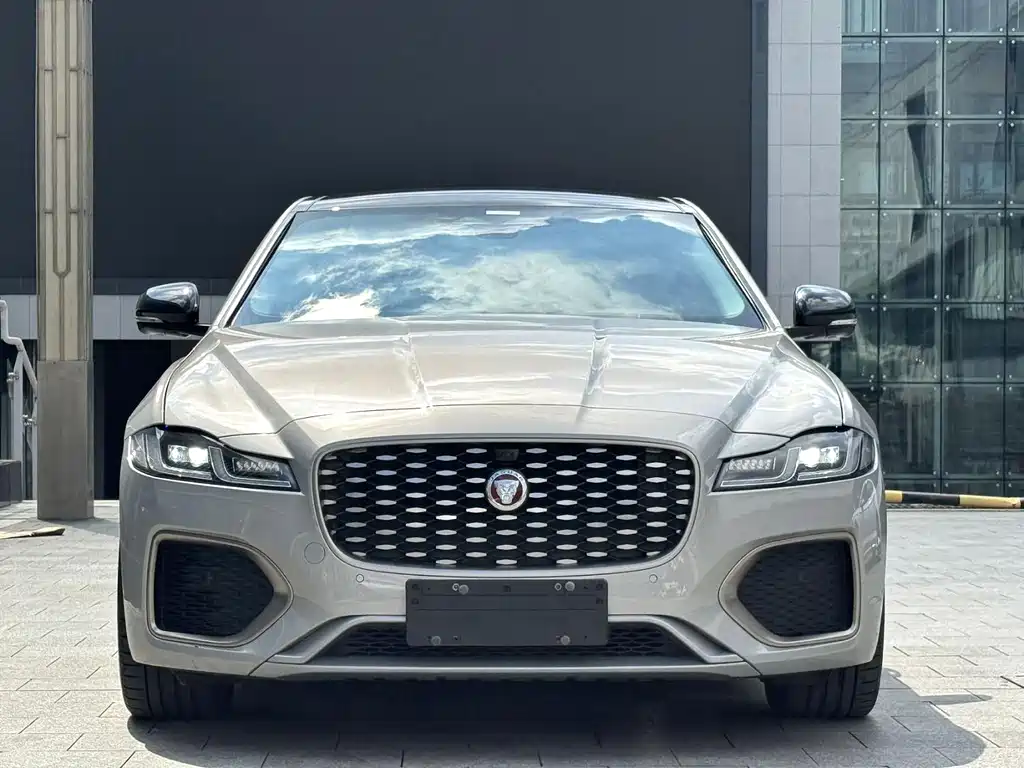Jaguar XFL — миниатюра 3
