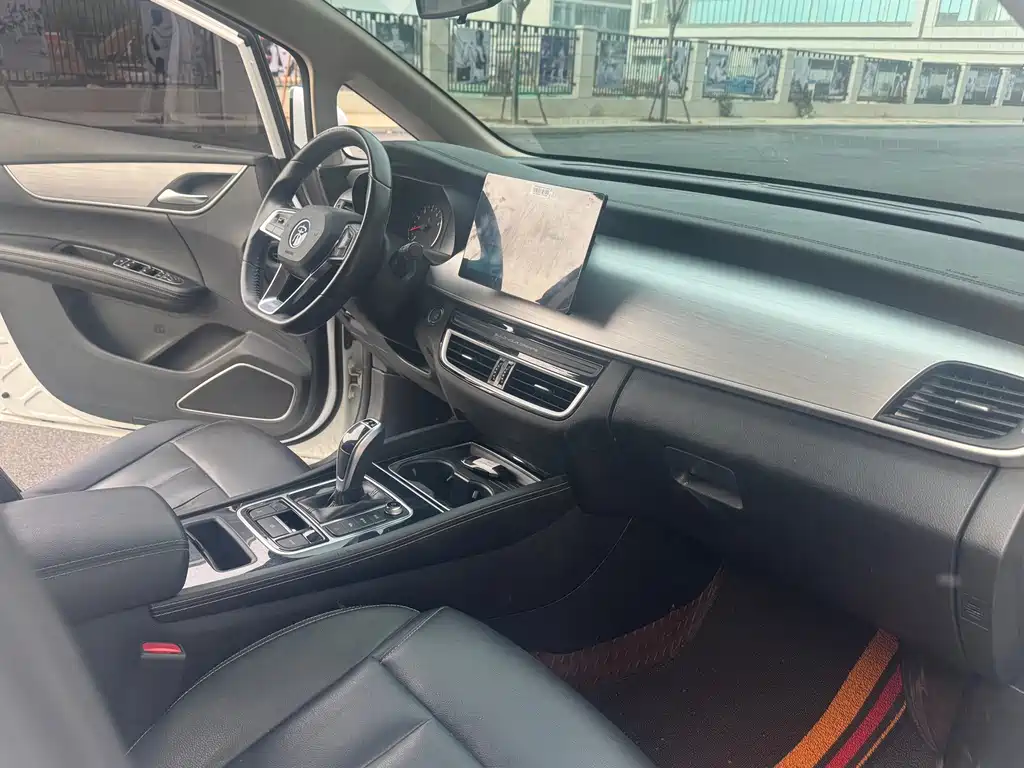 BYD MAX — миниатюра 9