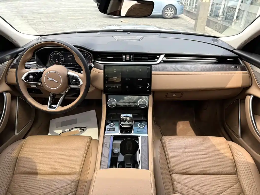 Jaguar XFL — миниатюра 5