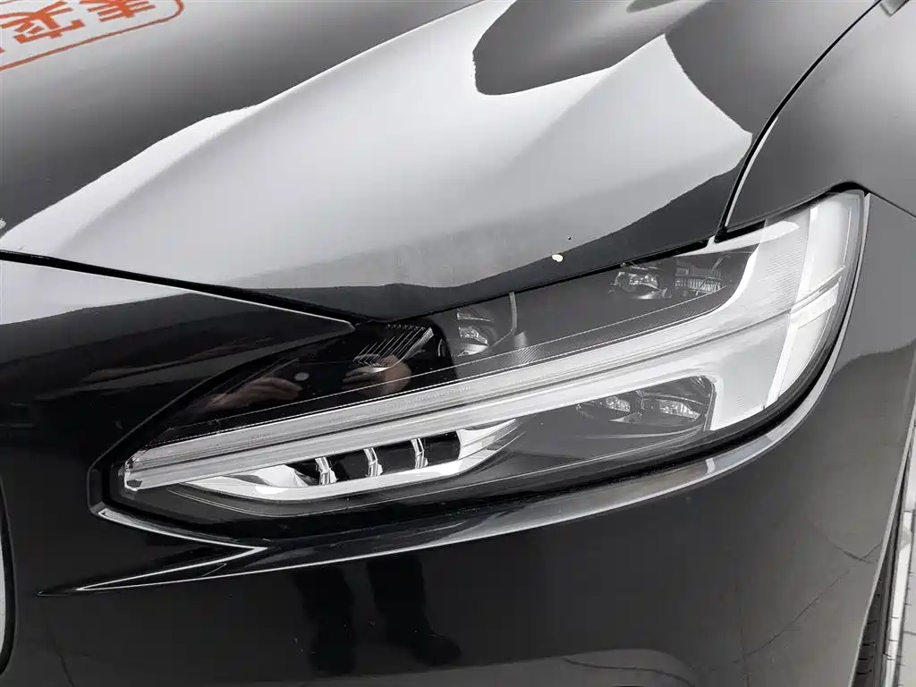 Volvo S90 2019 T4
