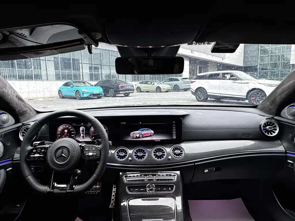 Mercedes-Benz E-Class — миниатюра 6