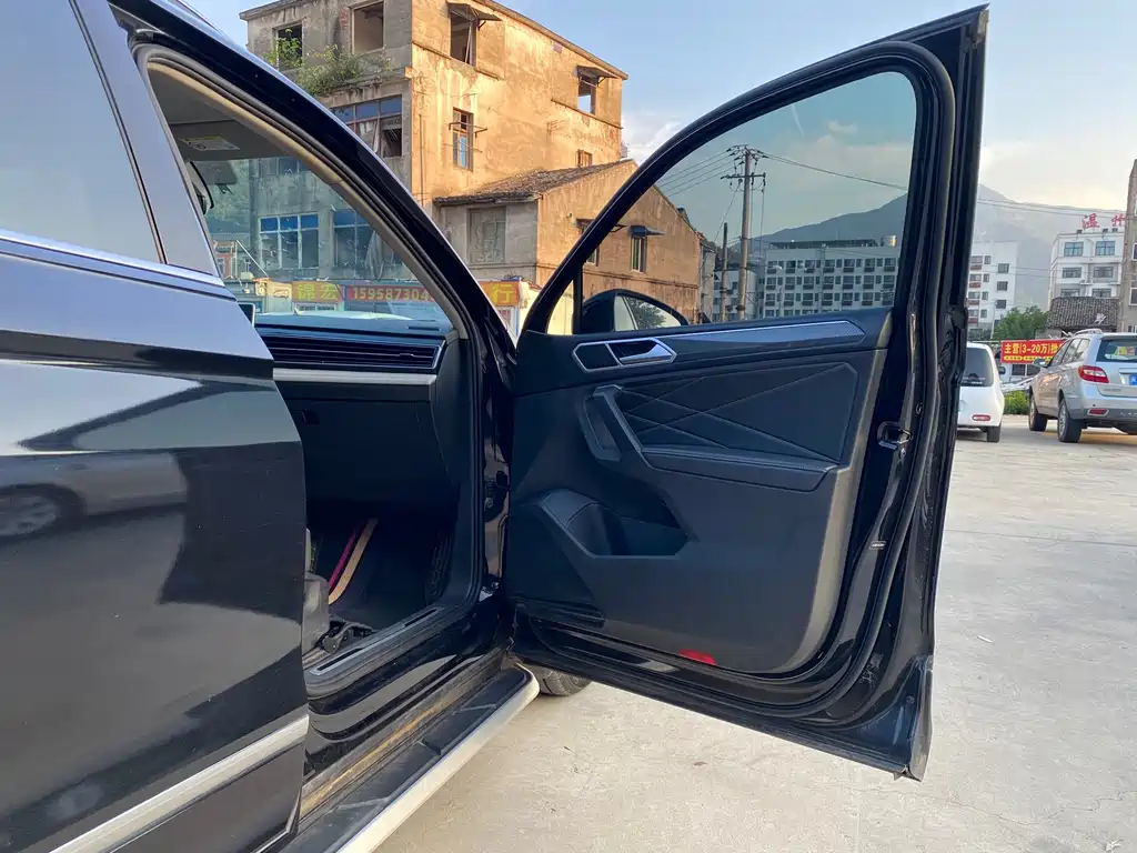 Volkswagen Tiguan L — миниатюра 14