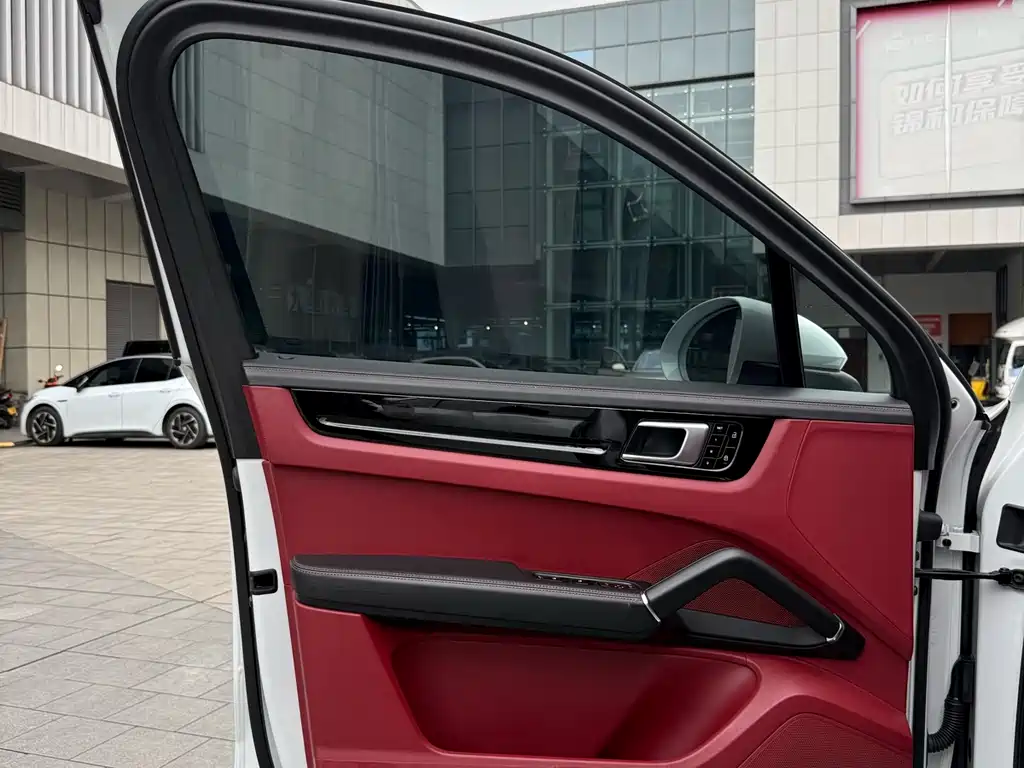 Porsche Cayenne — миниатюра 7