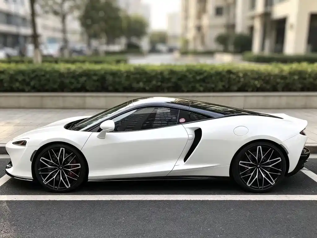 McLaren GT — миниатюра 3