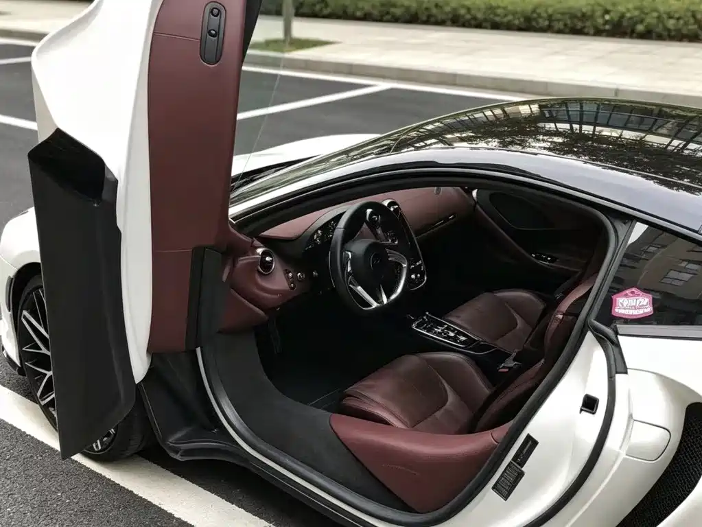 McLaren GT — миниатюра 4
