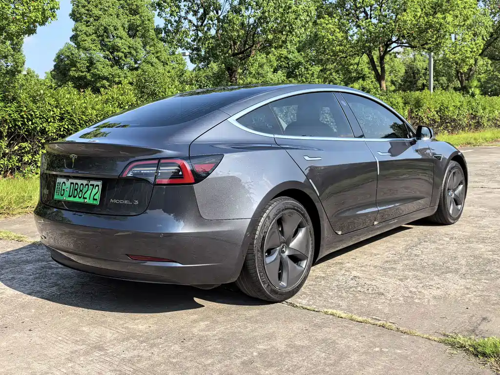 Tesla Model 3 — миниатюра 17