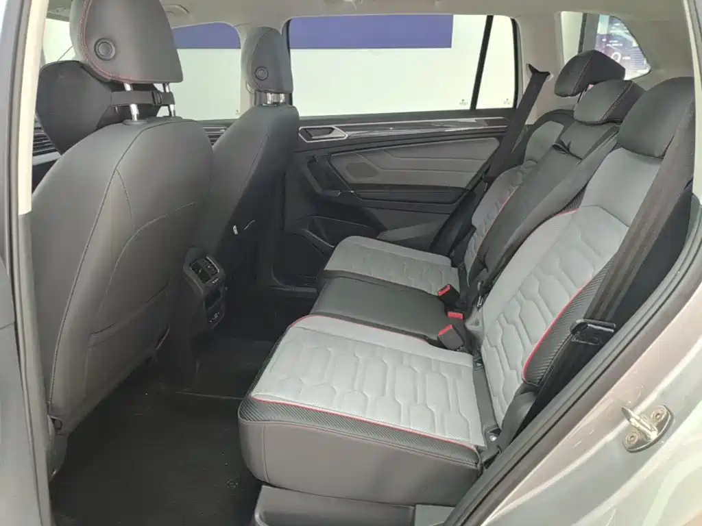 Volkswagen Tiguan L PHEV — миниатюра 17