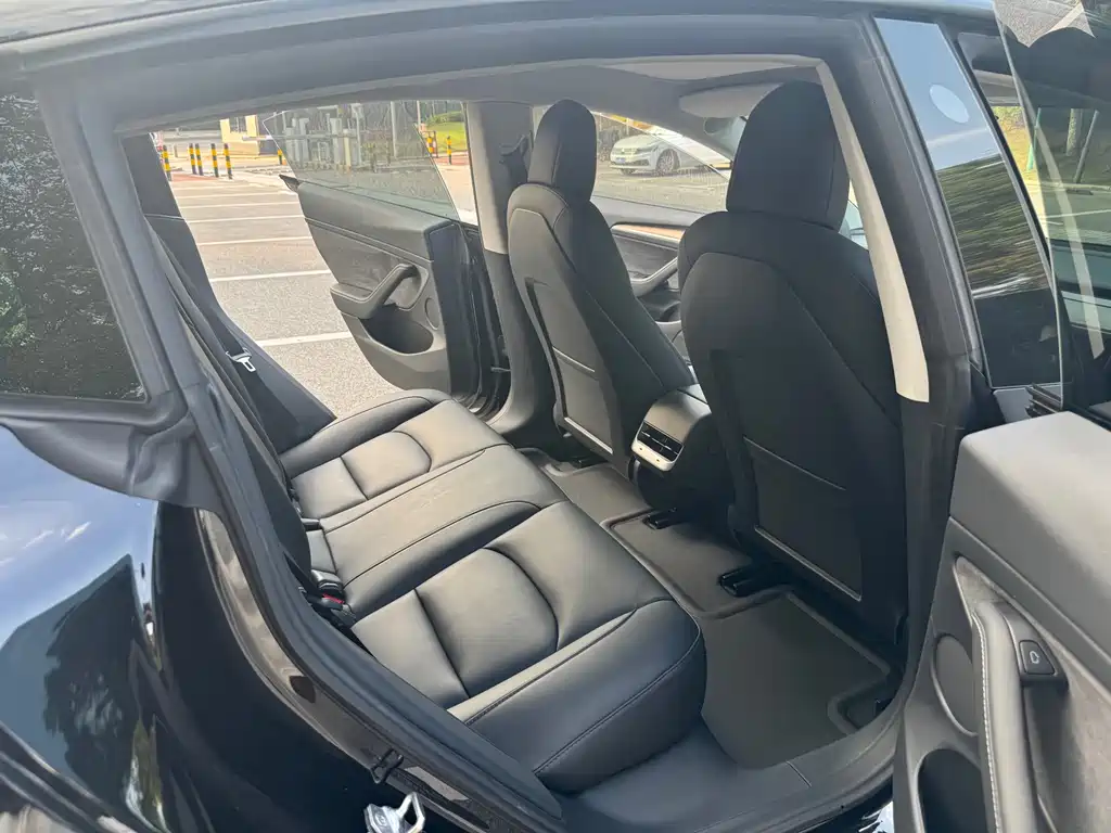 Tesla Model 3 — миниатюра 13