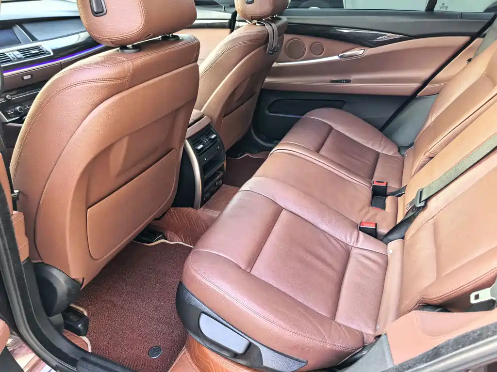 BMW 5 Series GT — миниатюра 8