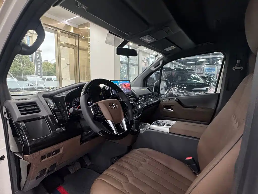 Toyota HiAce 2026 3.5L AT