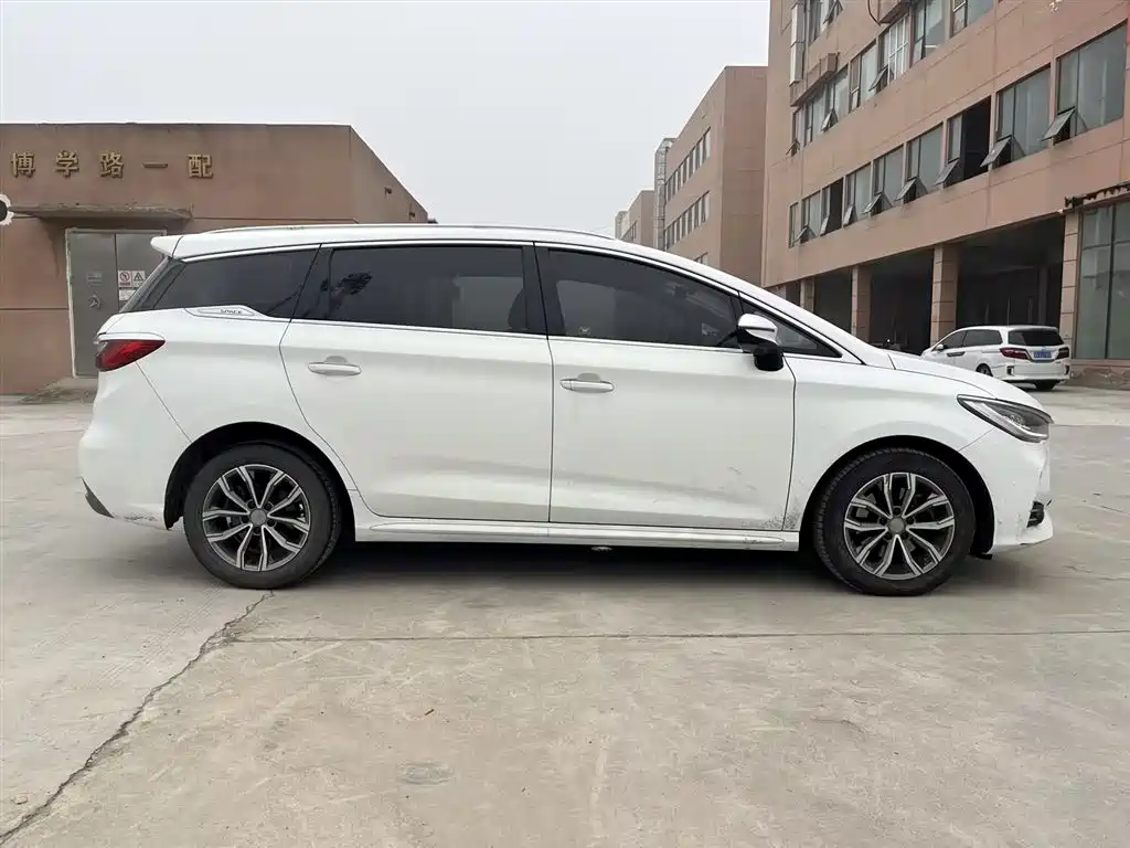 BYD SONG MAX