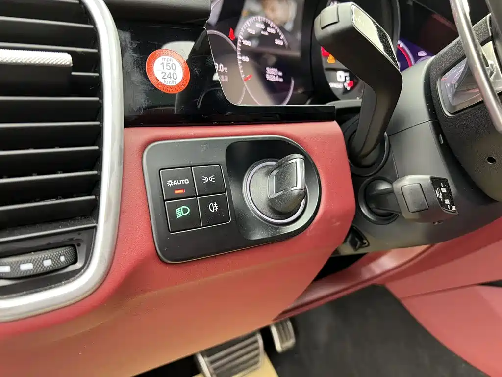 Porsche Cayenne — миниатюра 28