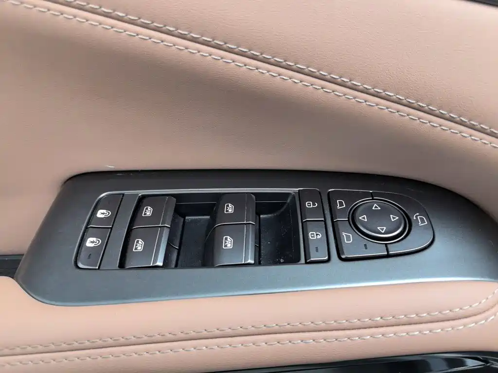 BYD L EV — миниатюра 9