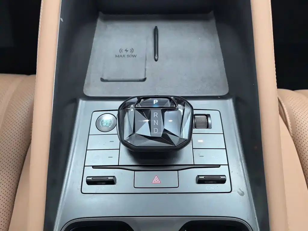 BYD L EV — миниатюра 13