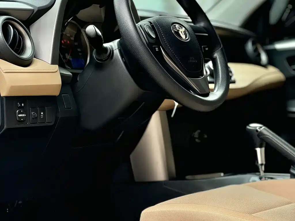 Toyota RAV4 — миниатюра 4