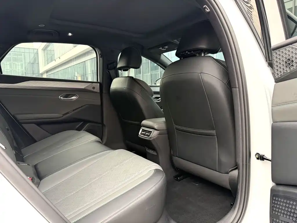 BYD Qin L — миниатюра 5