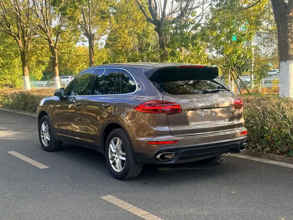 Porsche Cayenne — миниатюра 4