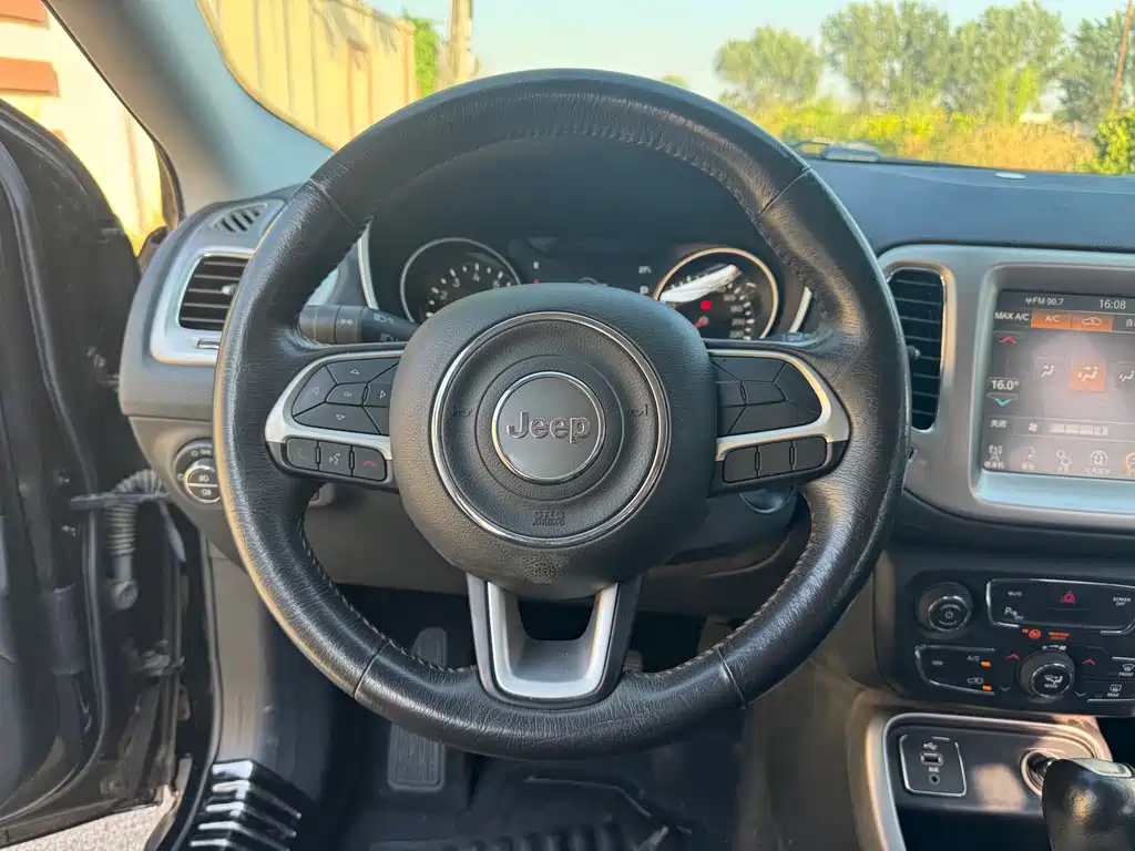 Jeep Compass — миниатюра 10