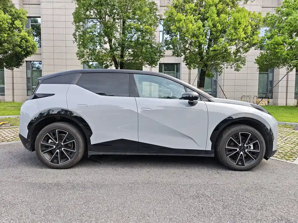 Zeekr X 2025 мест